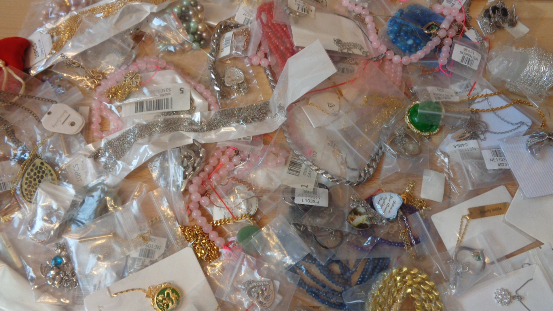 2449 – Lot de colliers divers neufs – Image 4