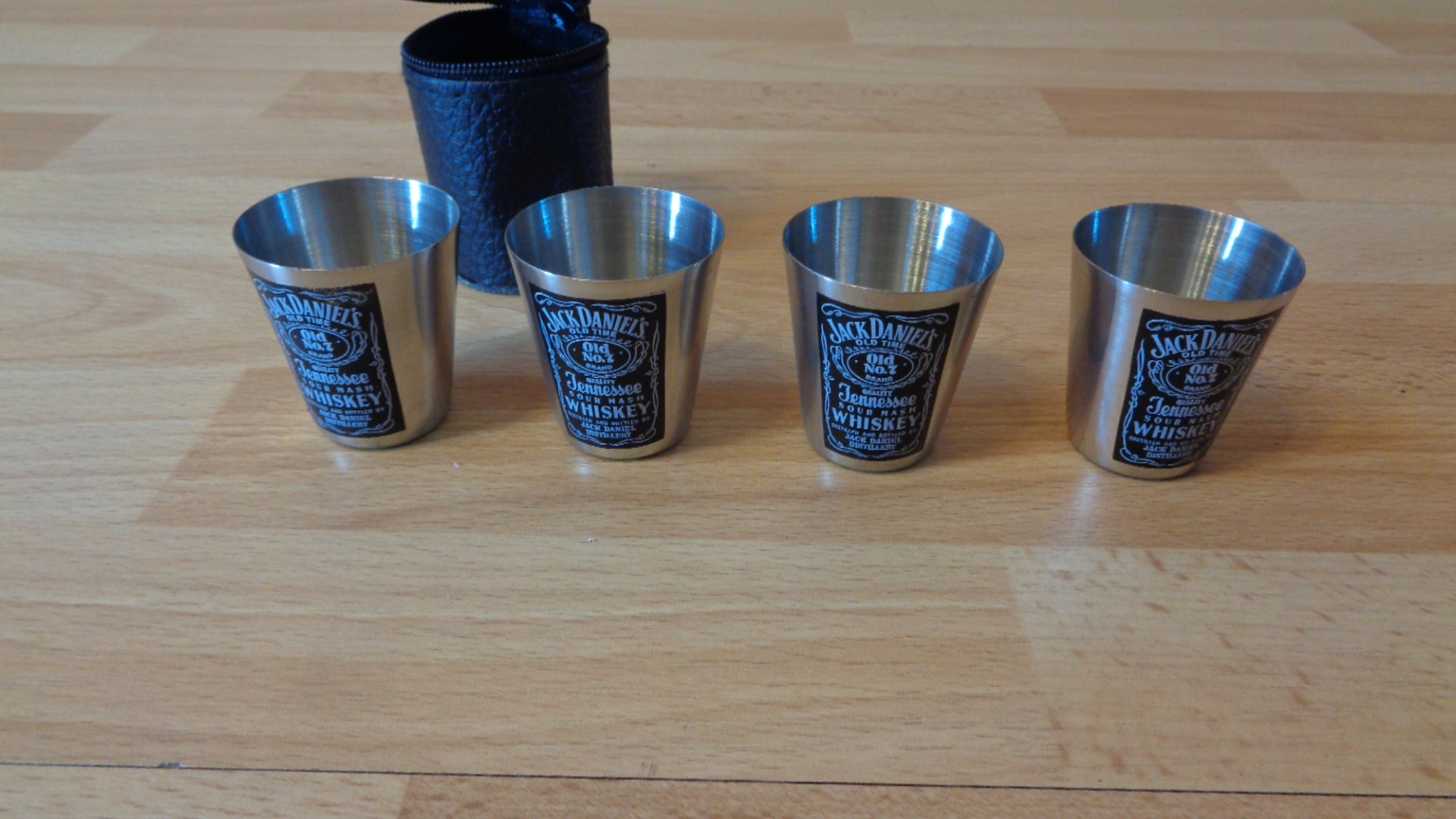 2469 – Coffret de voyage avec 4 verres à shot Jack Daniel's neufs – Image 5