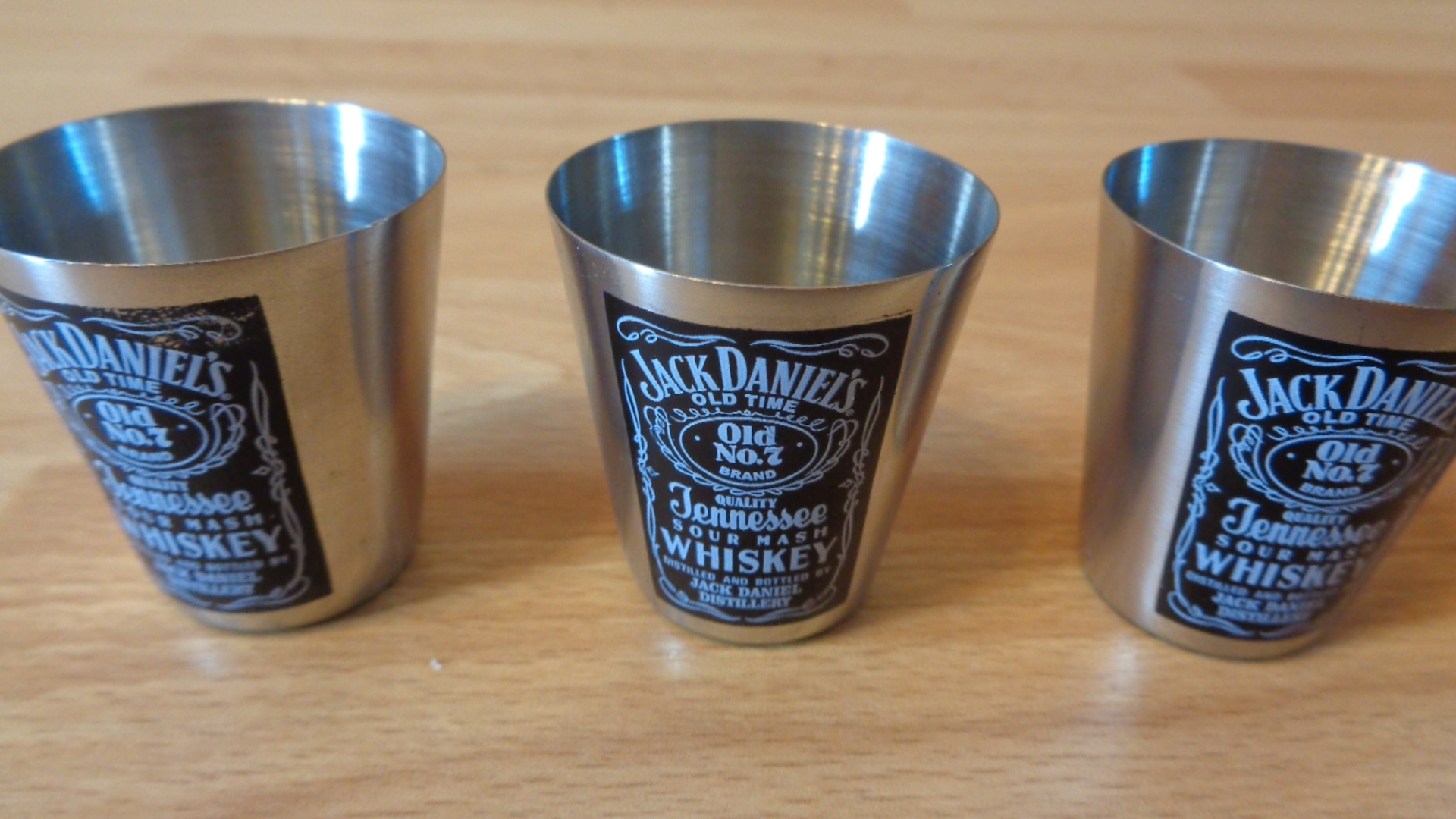 2469 – Coffret de voyage avec 4 verres à shot Jack Daniel's neufs – Image 3