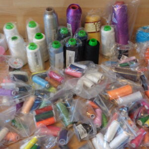 2478 – lot bobines de fil pour couture neuves