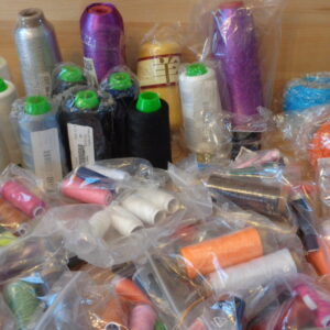2478 – lot bobines de fil pour couture neuves