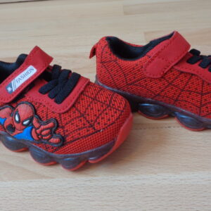 2612 – Basket Spiderman Taille 24 neuve