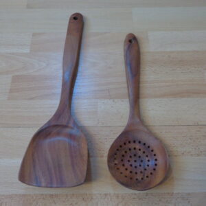 2638 – Lot spatule et écumoire de cuisine en bois neuf