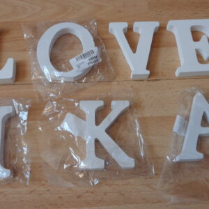 2688 – Lettres de l&rsquo;alphabet en bois blanc de 8 cm neuve
