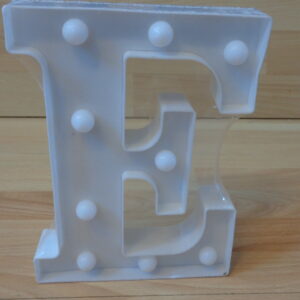 2734 – Lettre E lumineux 22 cm neuve