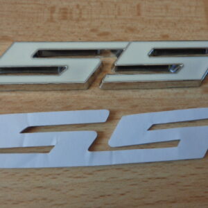 2848 – Logo Autocollant 3D en métal argenté/blanc Logo SS neuf