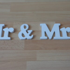 2864 – Lettres blanches Mr & Mrs pour décoration neuves