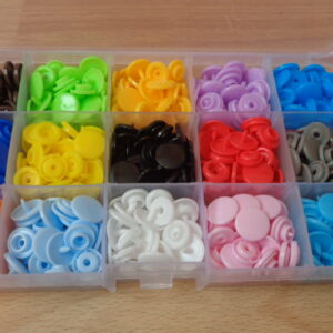 3142 – 150 Boutons Pressions 15 Couleurs neufs