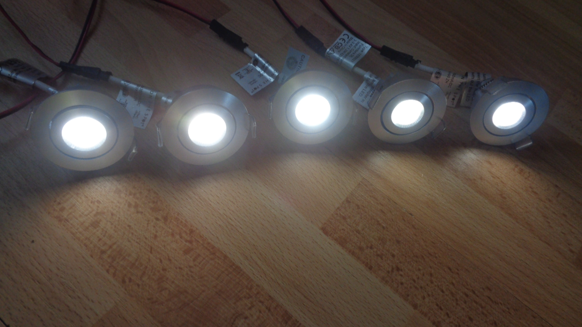 3213 – 5 Spots LED encastrables inclinables argentés. – Image 13