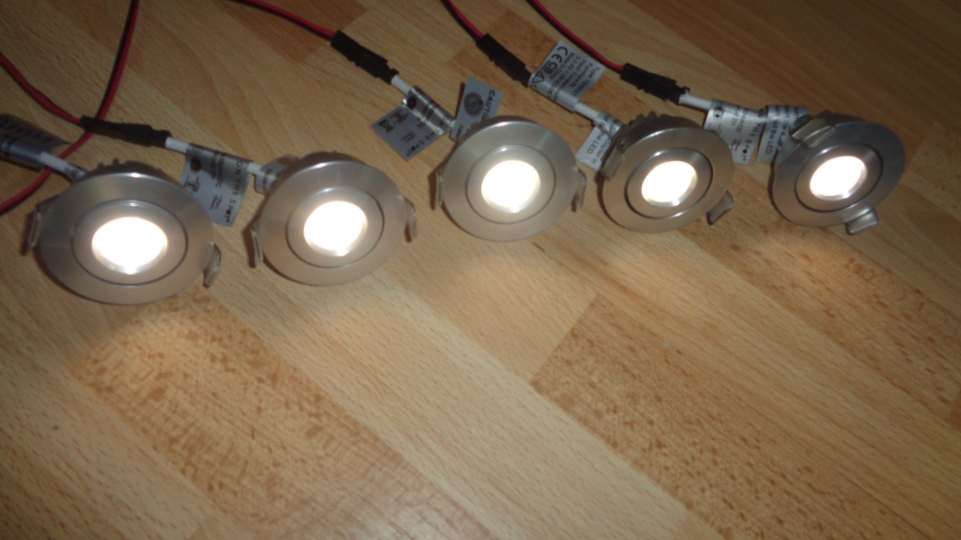 3213 – 5 Spots LED encastrables inclinables argentés. – Image 12