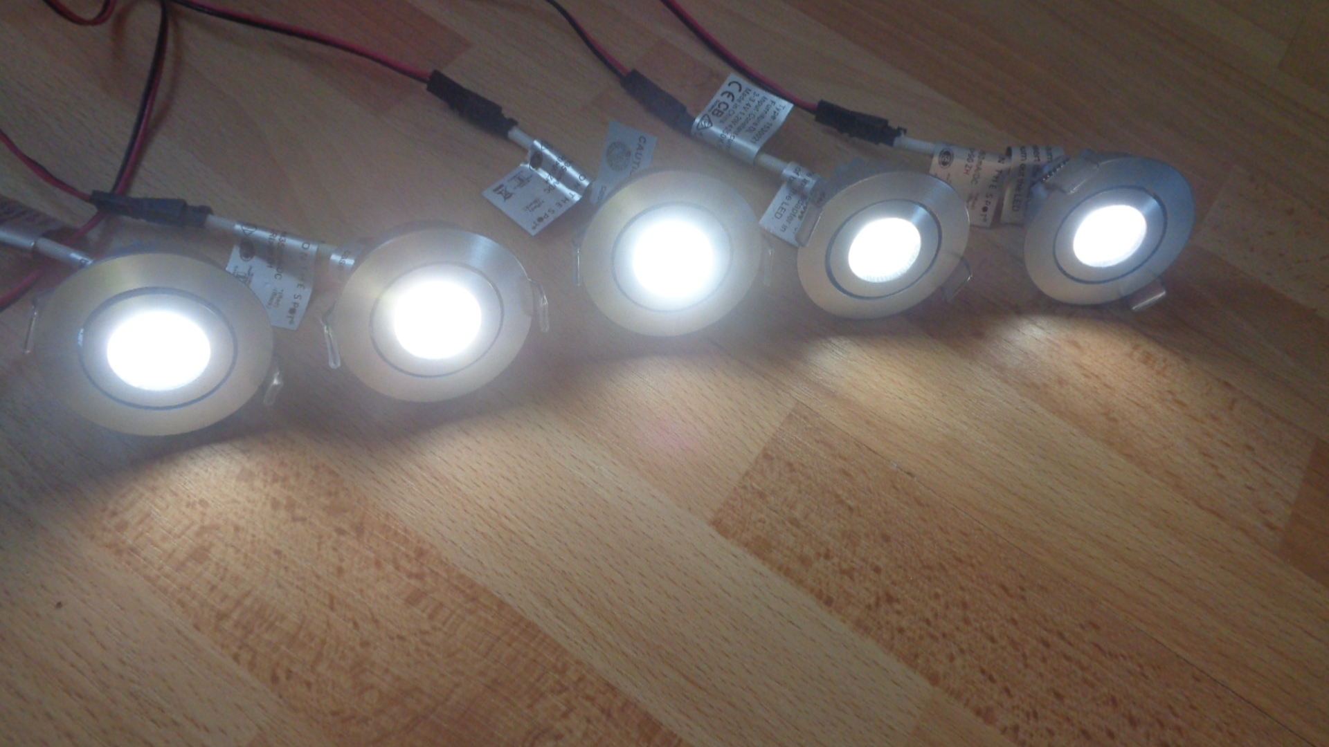 3213 – 5 Spots LED encastrables inclinables argentés. – Image 11