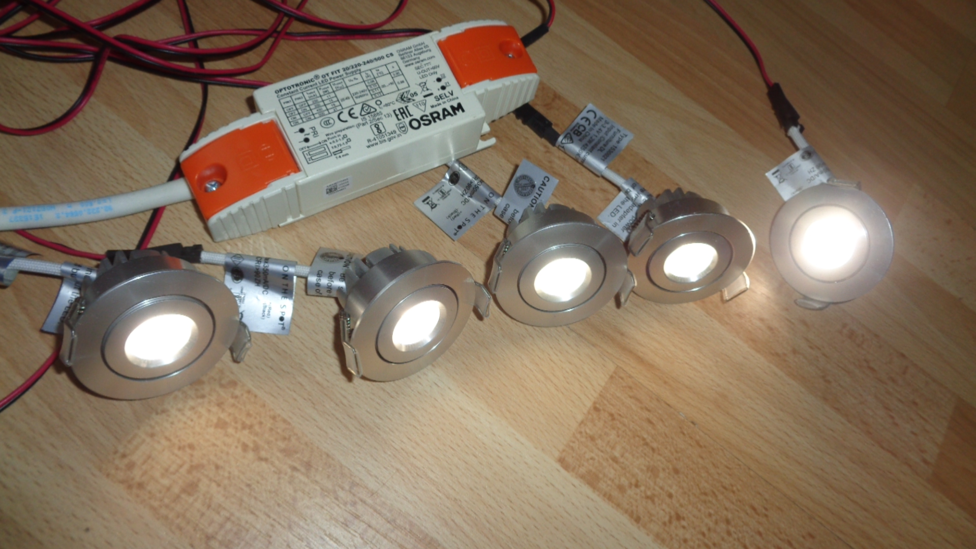3213 – 5 Spots LED encastrables inclinables argentés. – Image 10