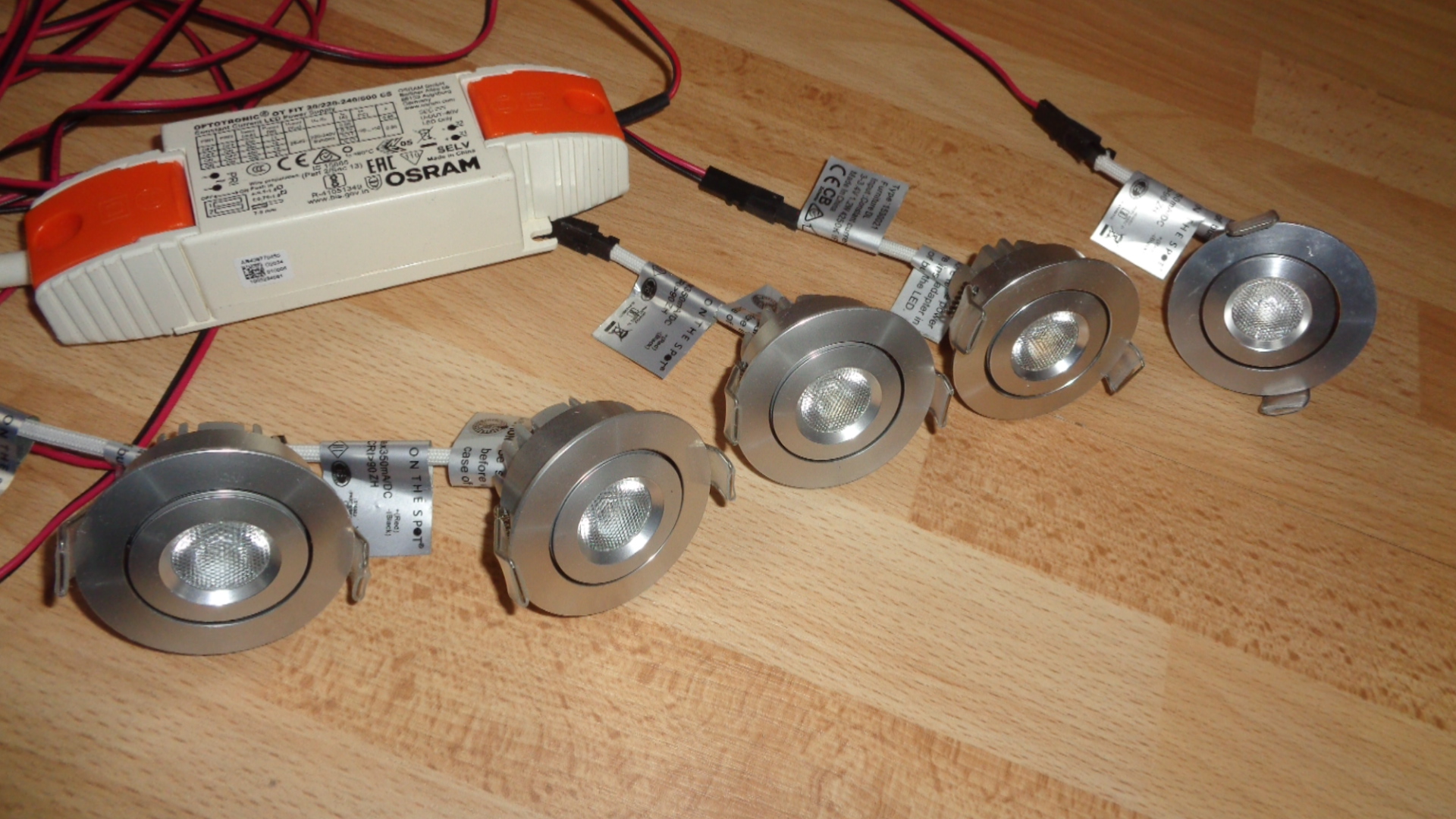 3213 – 5 Spots LED encastrables inclinables argentés. – Image 9