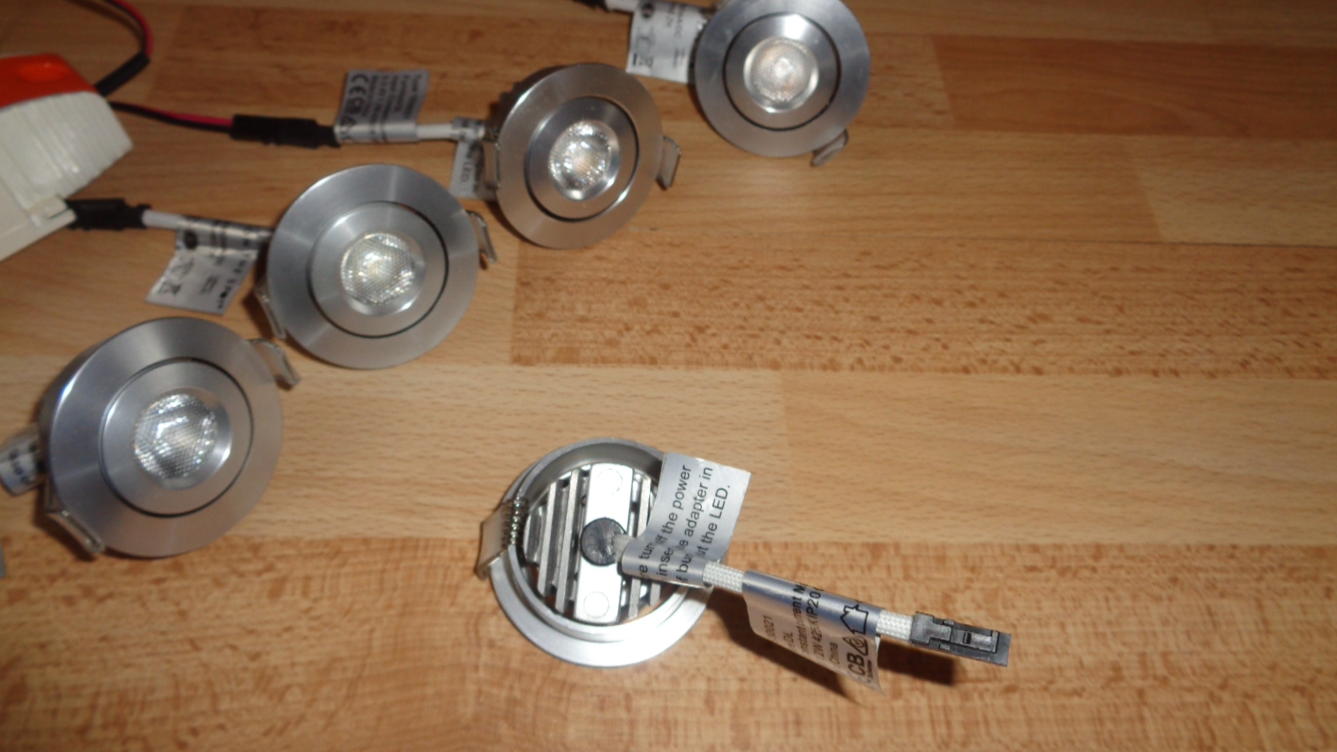 3213 – 5 Spots LED encastrables inclinables argentés. – Image 6